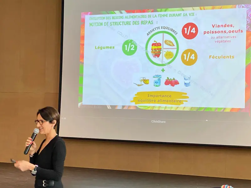 Photo conférence femme mars 24 Adeline Collet docteure en pharmacie et diététicienne nutritionniste à Bordeaux